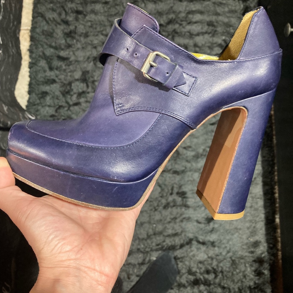 Beautiful Italian leather heels. Pollini